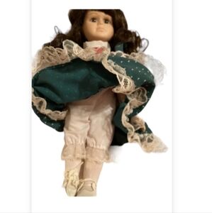 SOFT Expressions Holiday Classics genuine Porcelain Doll  SPECIAL EDITION new